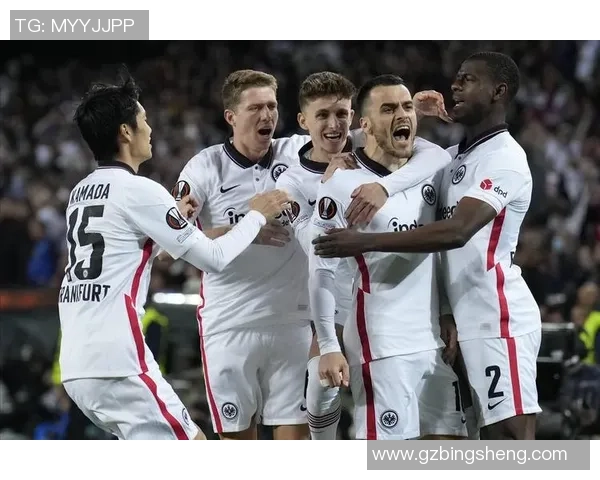 狼堡与沙尔克激战正酣德甲赛场再掀精彩对决