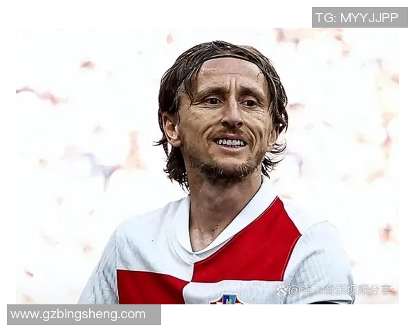 莫德里奇：足球场上的指挥官与传奇中场的辉煌历程与成就解析